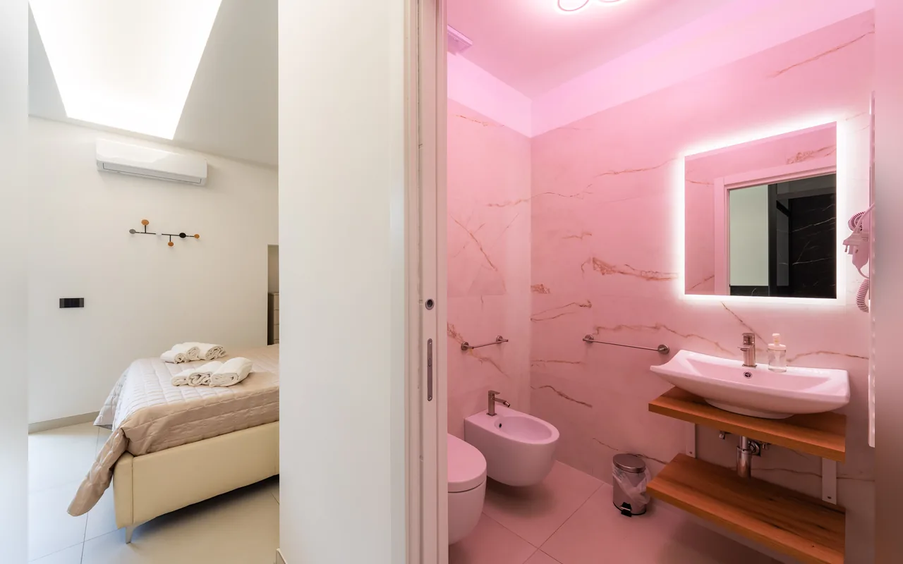 Camera con bagno privato — Tortugas B&B, Giarre (Sicilia) (foto 25)